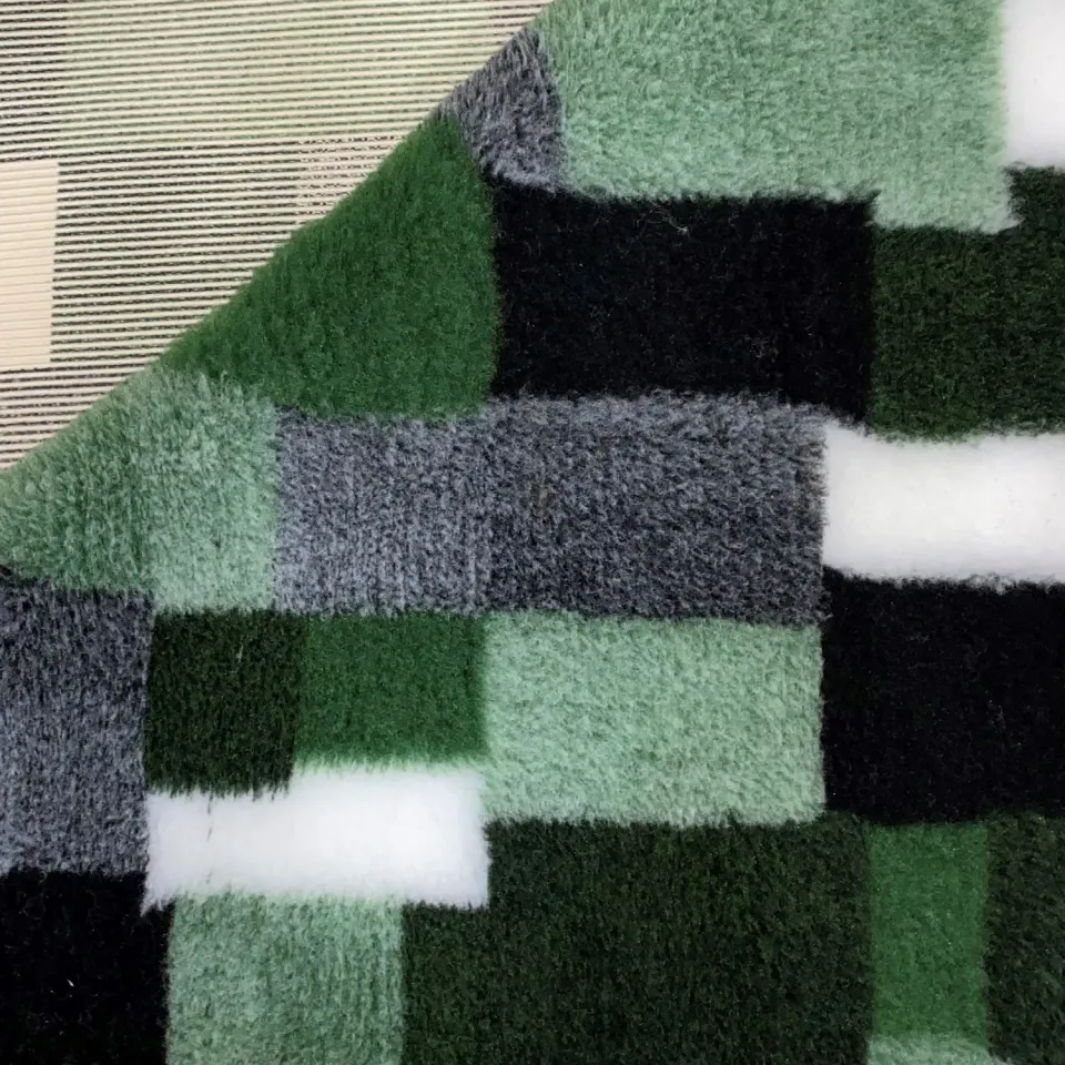 Vetbed Grøn Patchwork hundetæppe 80x100 cm skridsikker