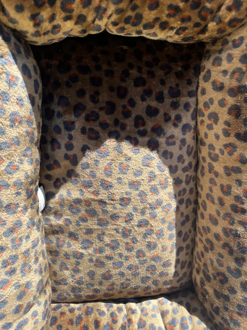 Klausen Wellness hundeseng brun leopard M 65x50 støttende