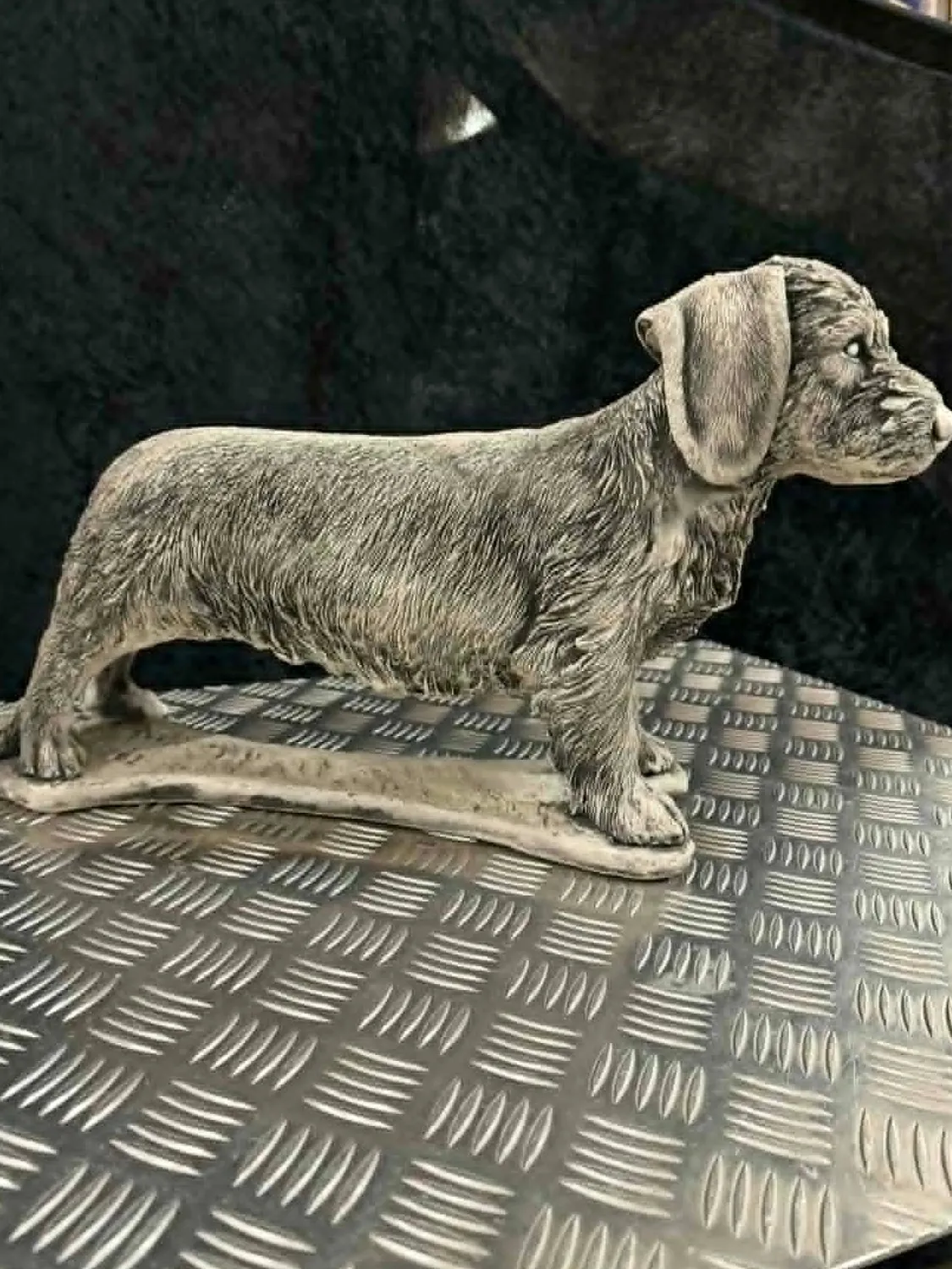 Gravhund betonfigur ruhåret 30 cm havefigur