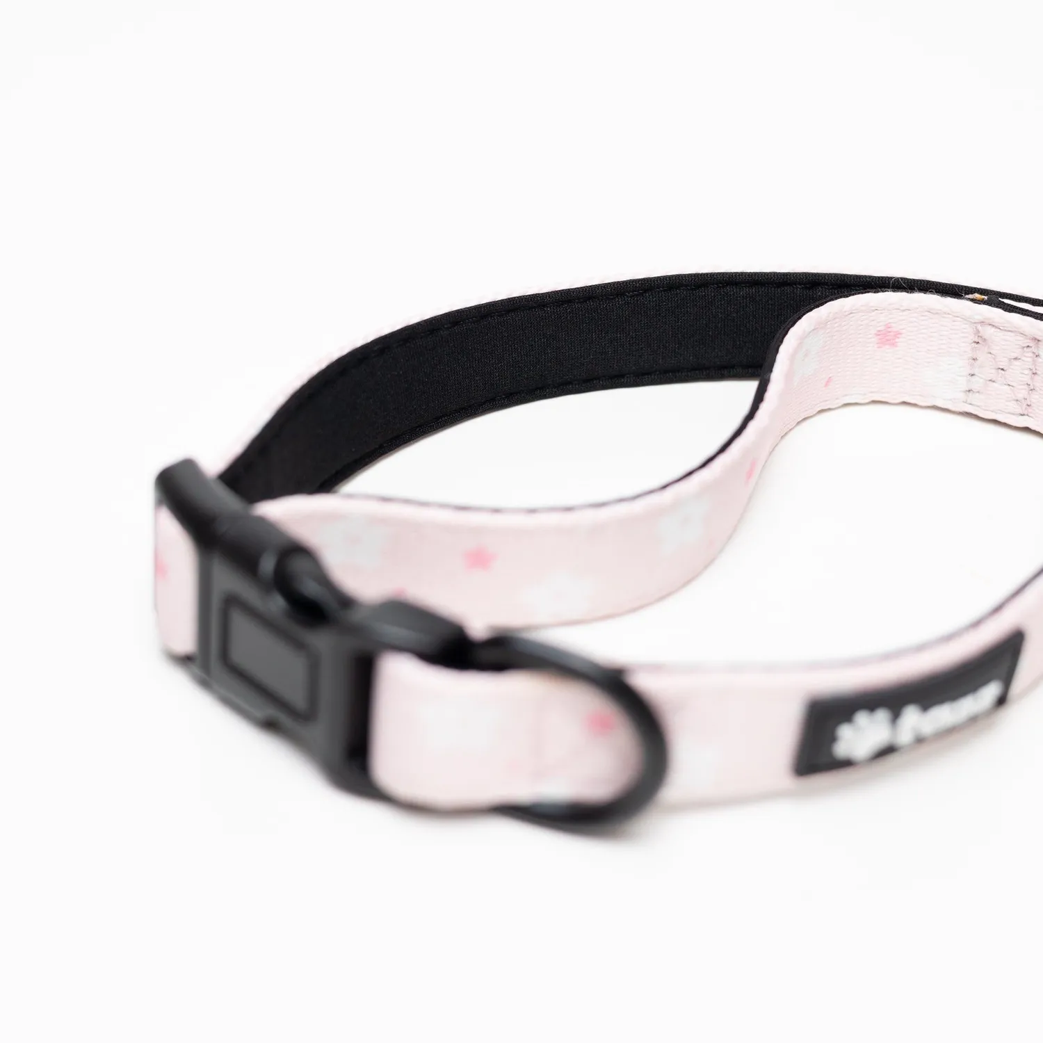 Tazz Pink Flower hundehalsband lyserod blomst
