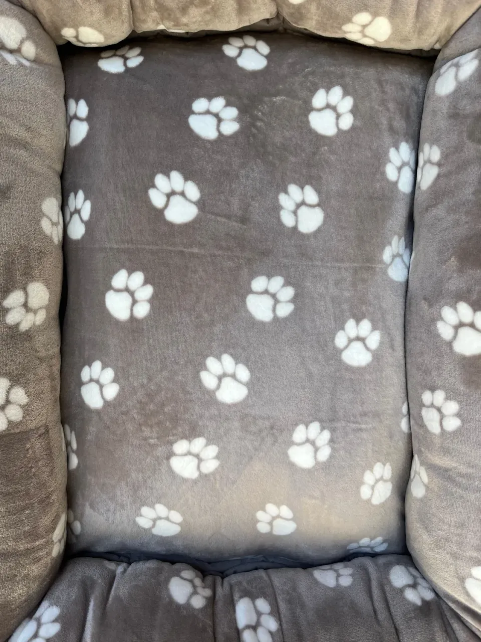 Wellness Seng hundeseng Beige med hvide poter slidstærk
