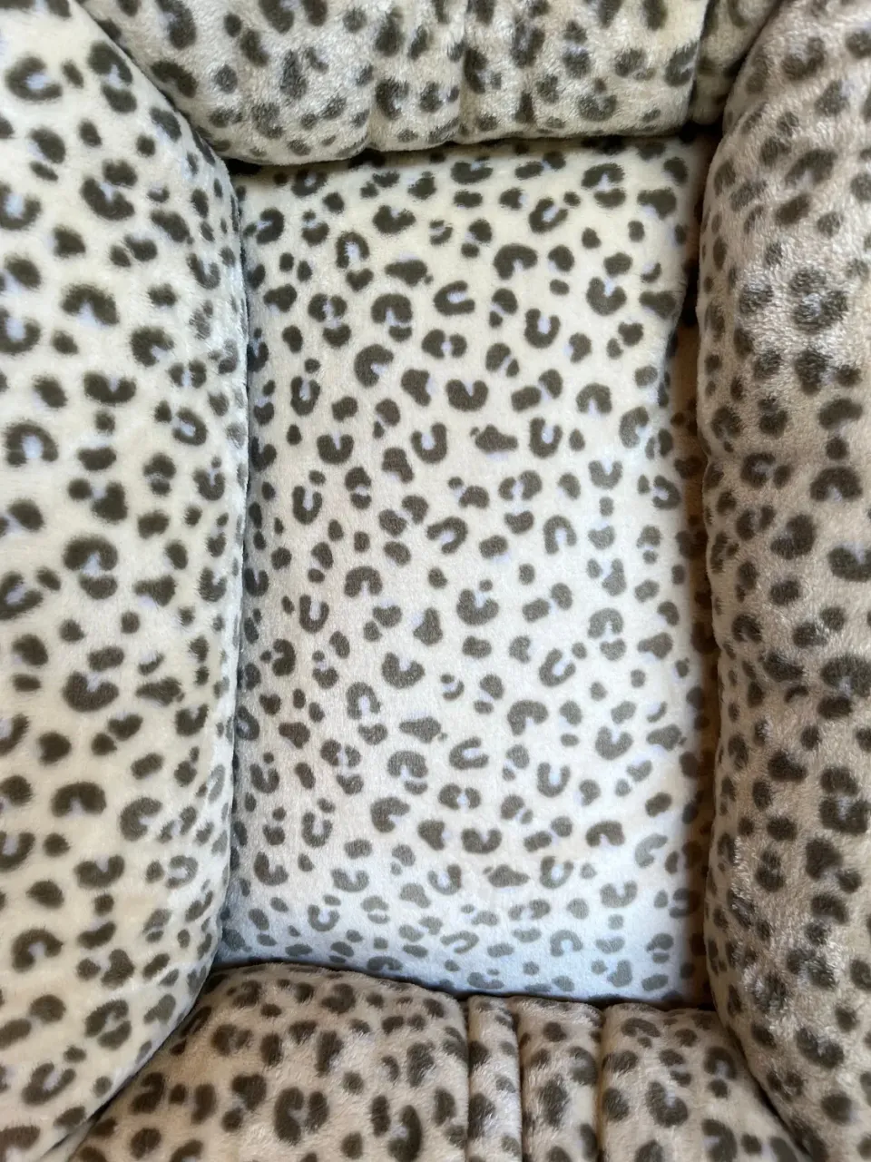 Wellness Seng hundeseng Beige leopard vaskbar