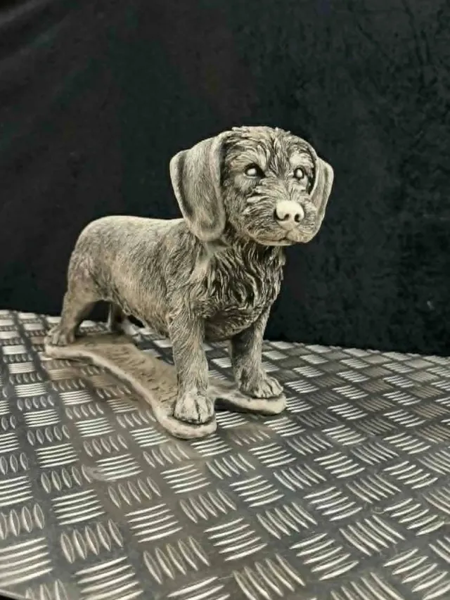 Gravhund betonfigur ruhåret 30 cm havefigur